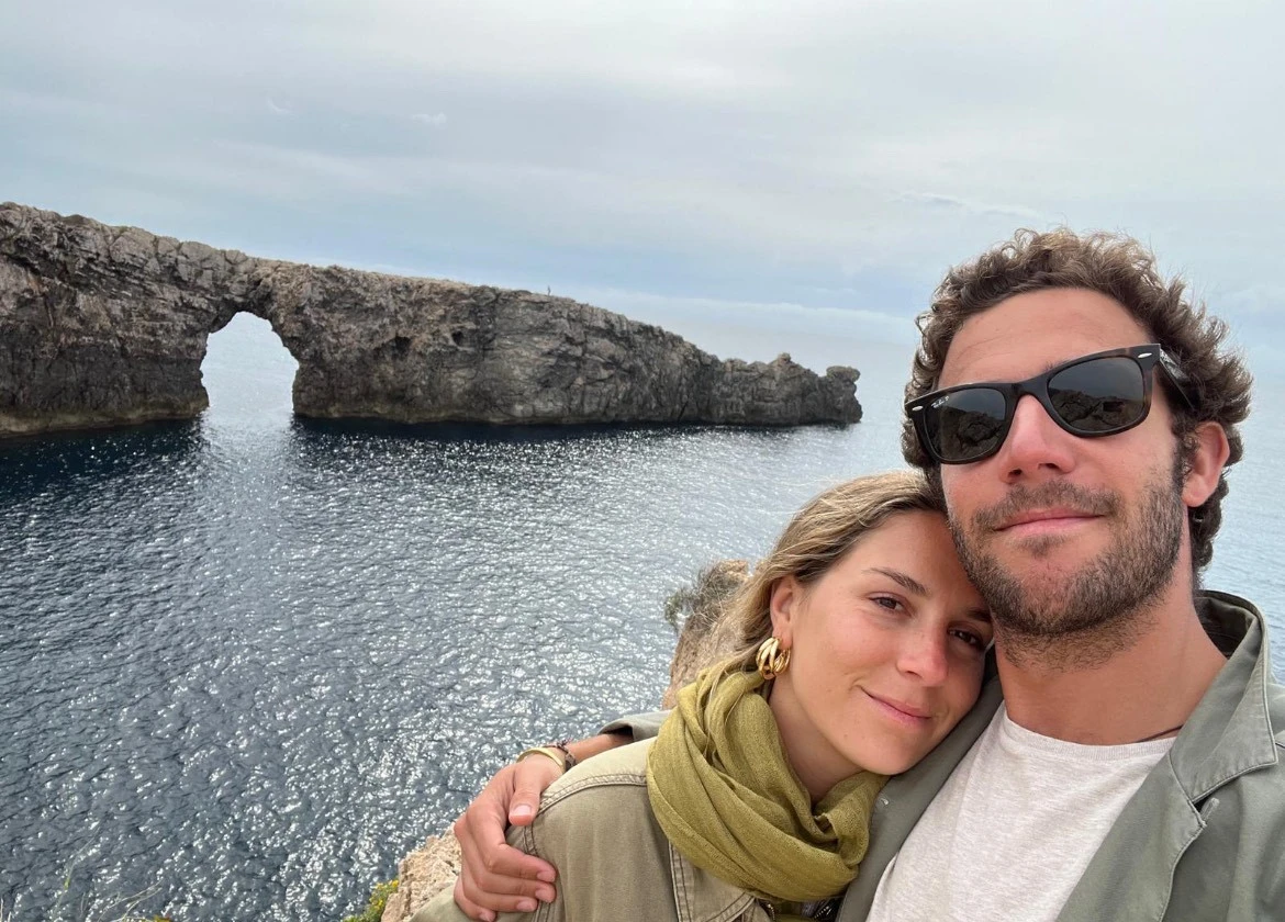 Marta y Felipe junto al mar